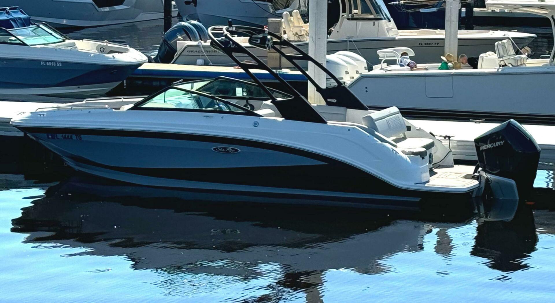 Slide: The Image of Sea Ray SDX 250 Outboard 2022 - 4999831