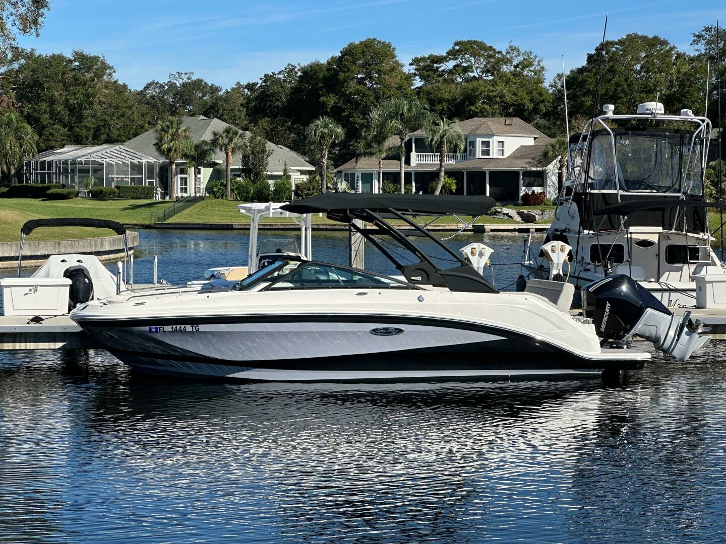 Slide: The Image of Sea Ray SDX 250 Outboard 2022 - 4999833