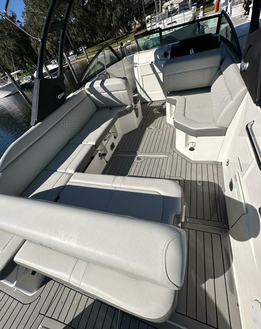 Slide: The Image of Sea Ray SDX 250 Outboard 2022 - 4999836