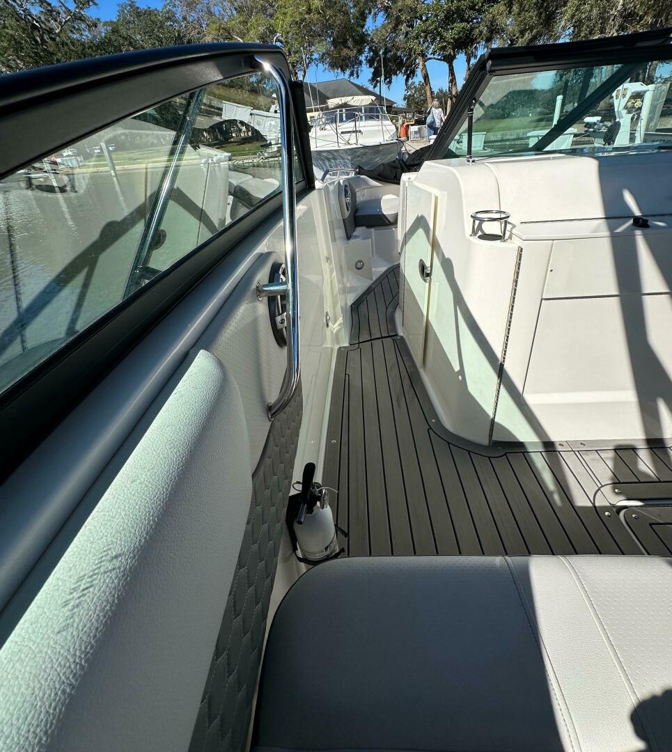 Slide: The Image of Sea Ray SDX 250 Outboard 2022 - 4999838