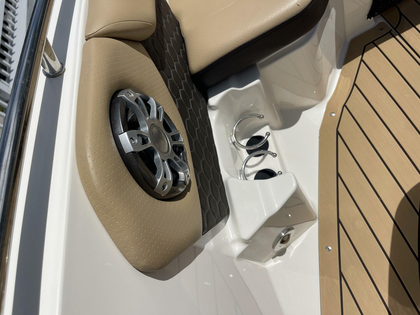 Slide: The Image of Sea Ray SDX 250 Outboard 2022 - 5474107