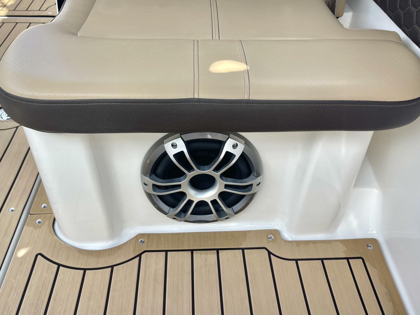 Slide: The Image of Sea Ray SDX 250 Outboard 2022 - 5474109