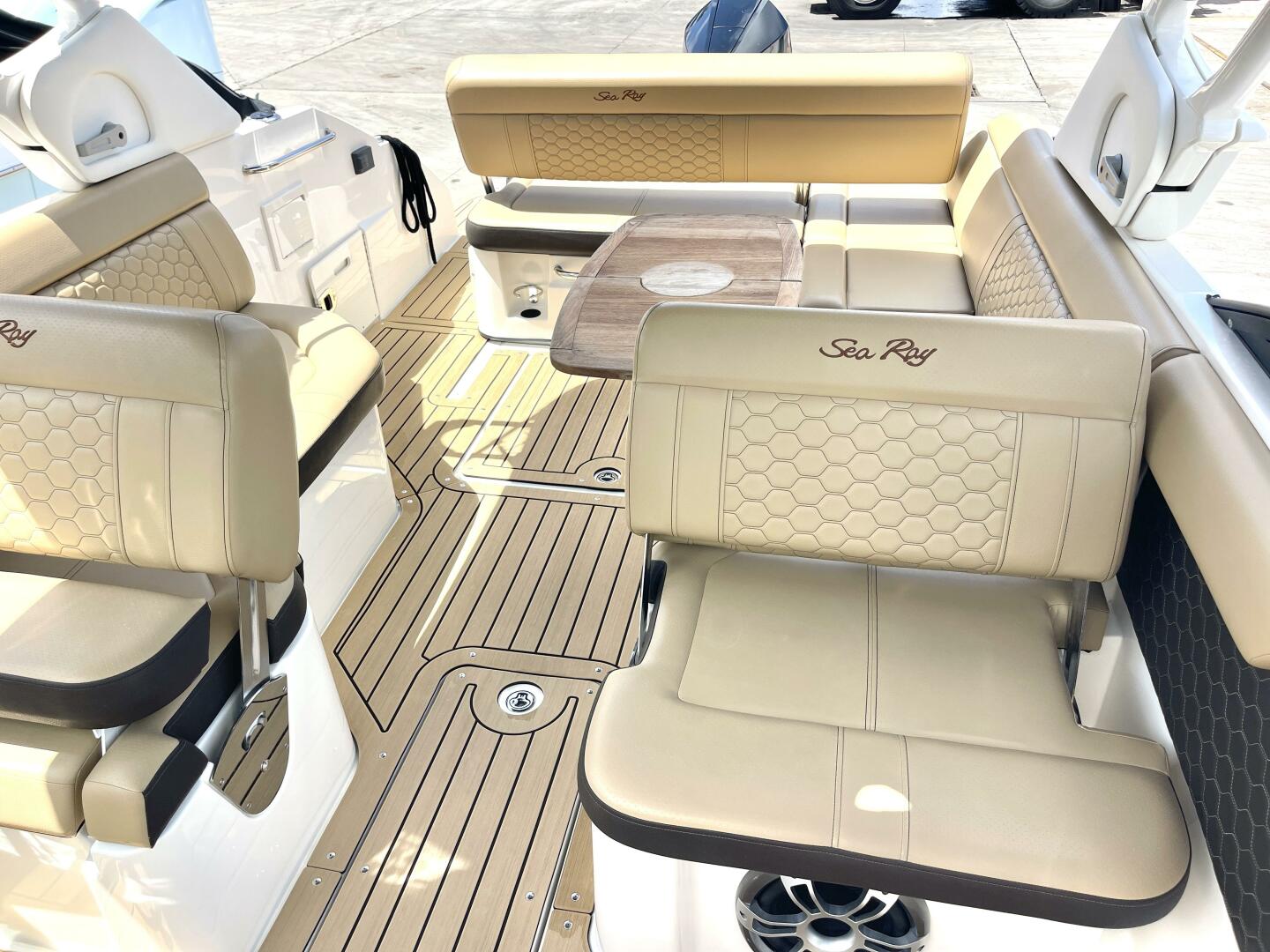 Slide: The Image of Sea Ray SDX 250 Outboard 2022 - 5474110