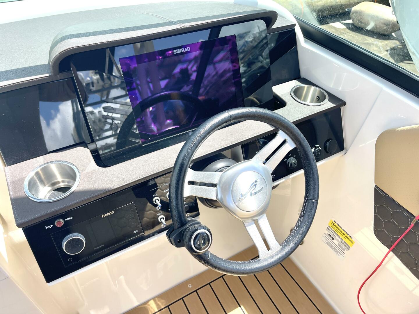 Slide: The Image of Sea Ray SDX 250 Outboard 2022 - 5474111