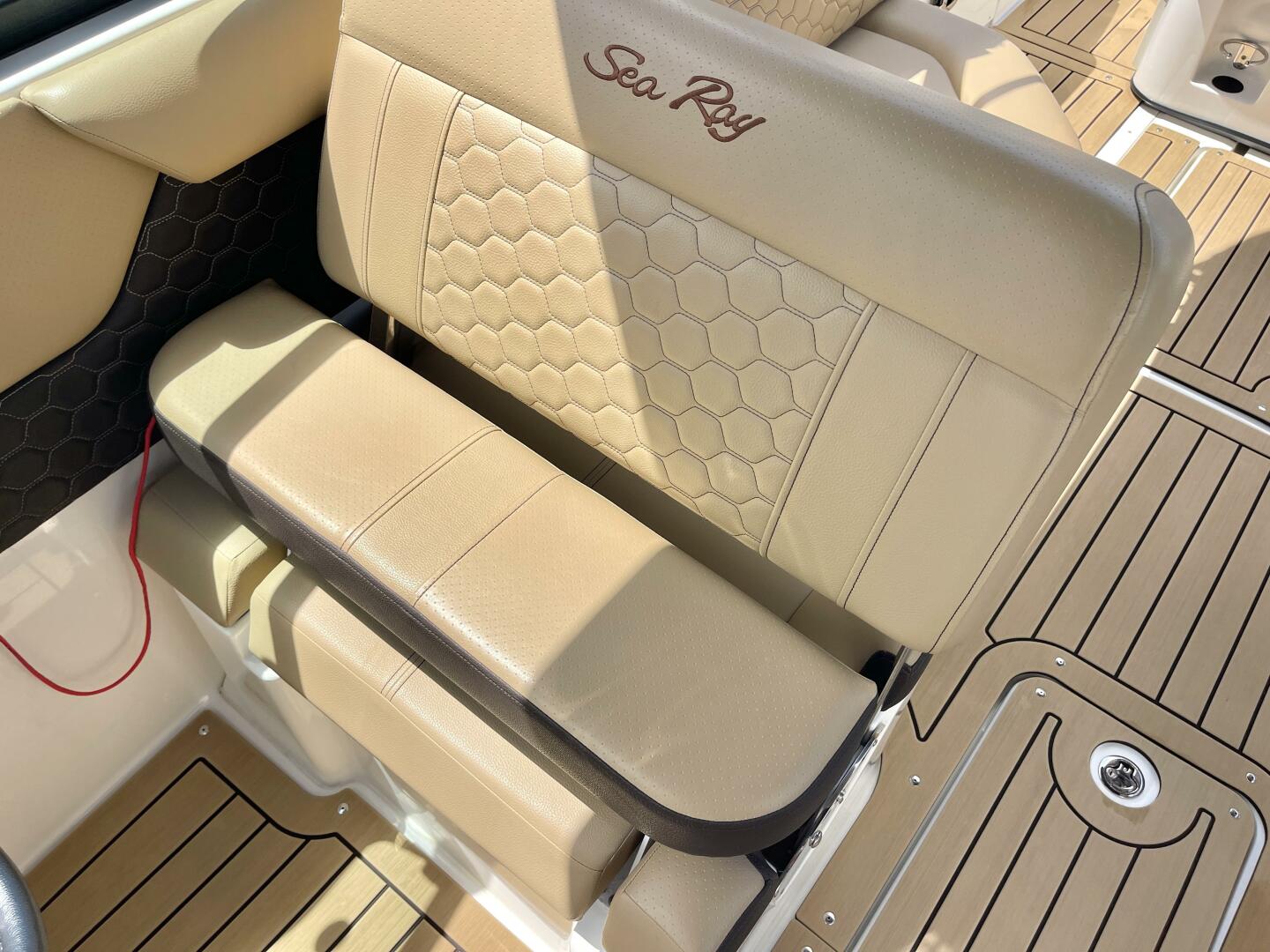 Slide: The Image of Sea Ray SDX 250 Outboard 2022 - 5474113