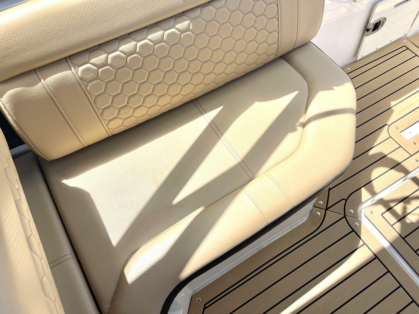 Slide: The Image of Sea Ray SDX 250 Outboard 2022 - 5474129