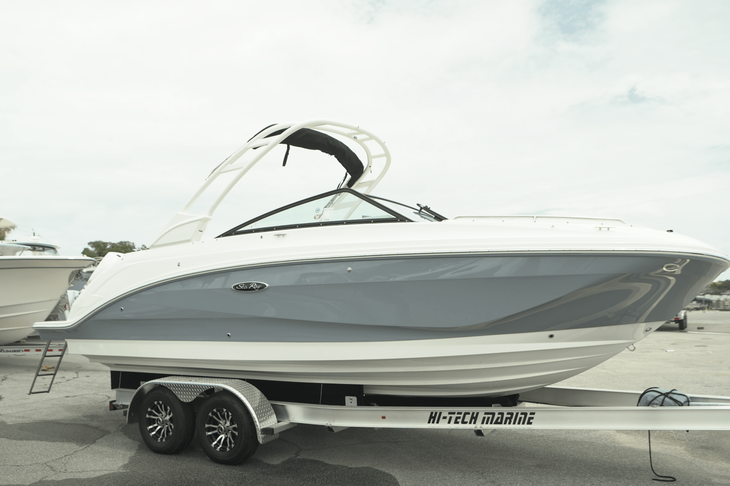 Slide: The Image of Sea Ray SDX 250 Outboard 2025 - 0