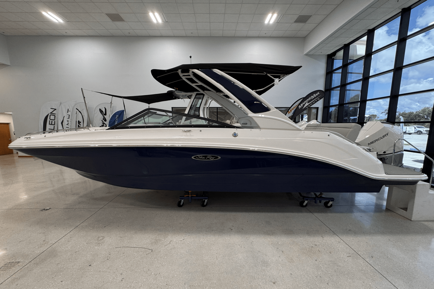 Slide: The Image of Sea Ray SDX 250 Outboard 2025 - 0