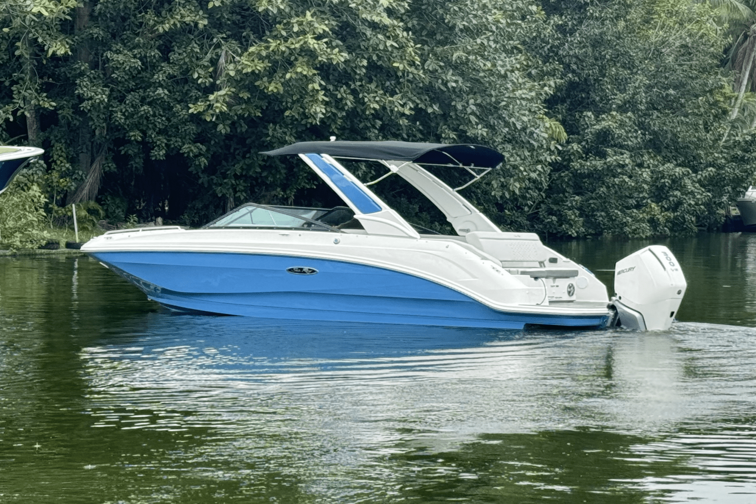 Slide: The Image of Sea Ray SDX 250 Outboard 2025 - 0
