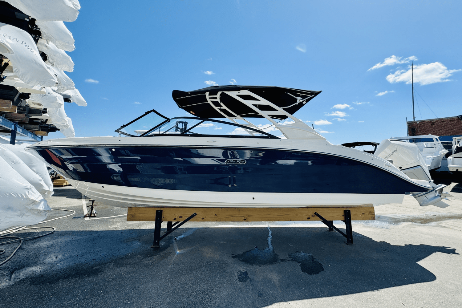Slide: The Image of Sea Ray SDX 250 Outboard 2025 - 0
