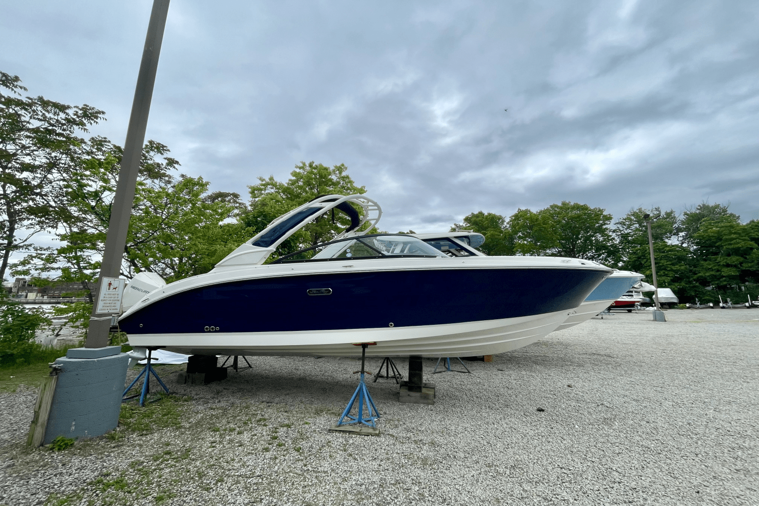 Slide: The Image of Sea Ray SDX 250 Outboard 2025 - 0