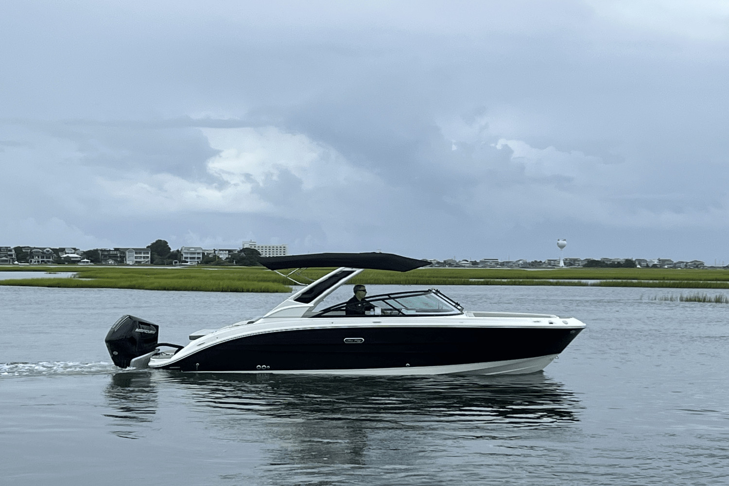 Slide: The Image of Sea Ray SDX 250 Outboard 2025 - 0