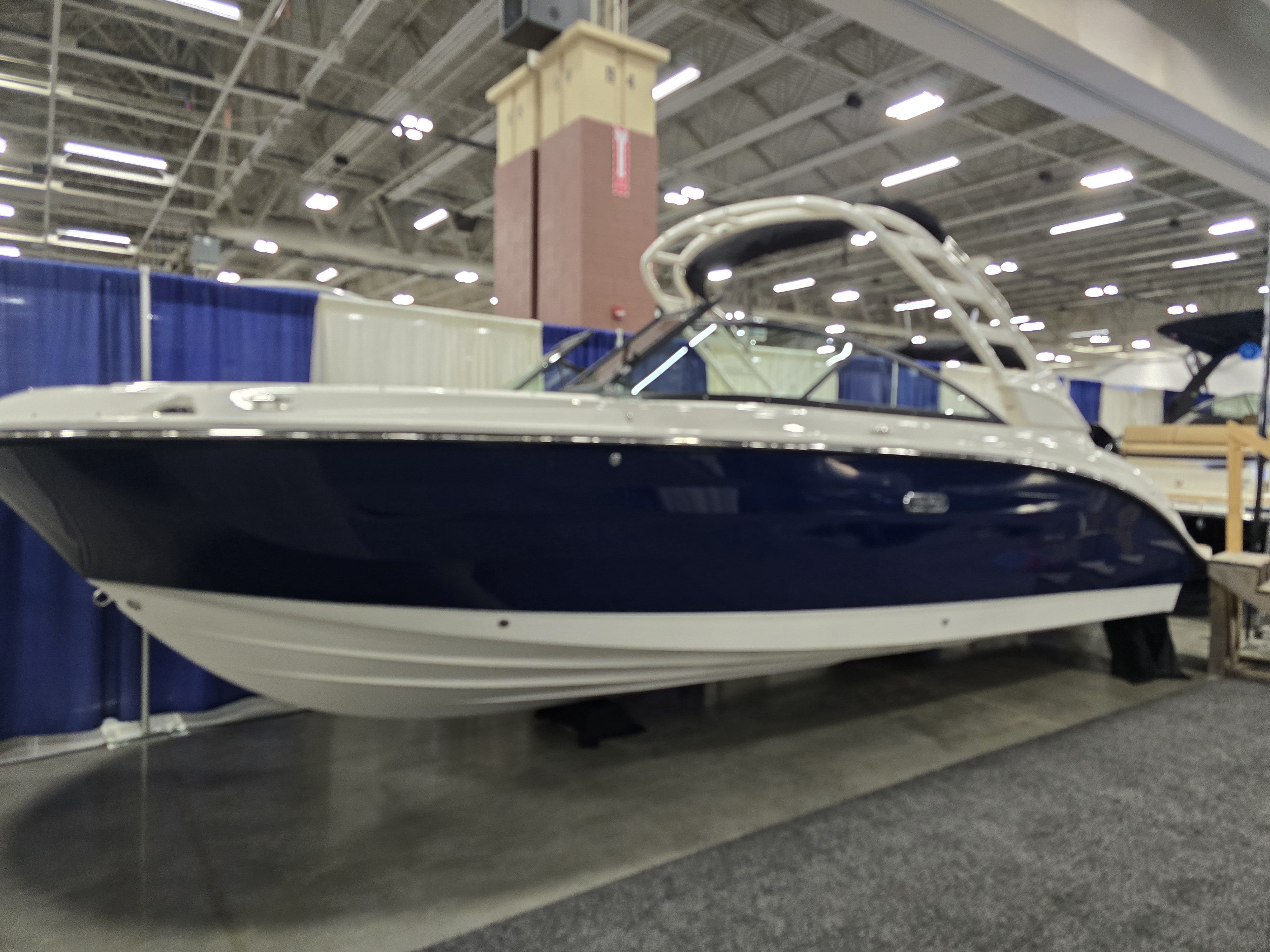 Slide: The Image of Sea Ray SDX 250 Outboard 2025 - 1