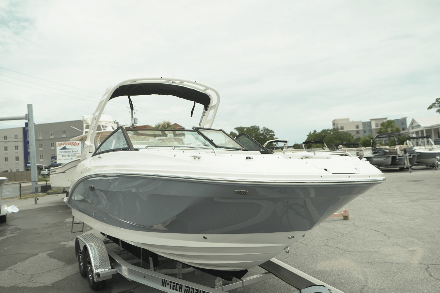 Slide: The Image of Sea Ray SDX 250 Outboard 2025 - 1