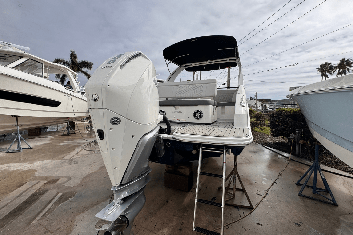 Slide: The Image of Sea Ray SDX 250 Outboard 2025 - 1