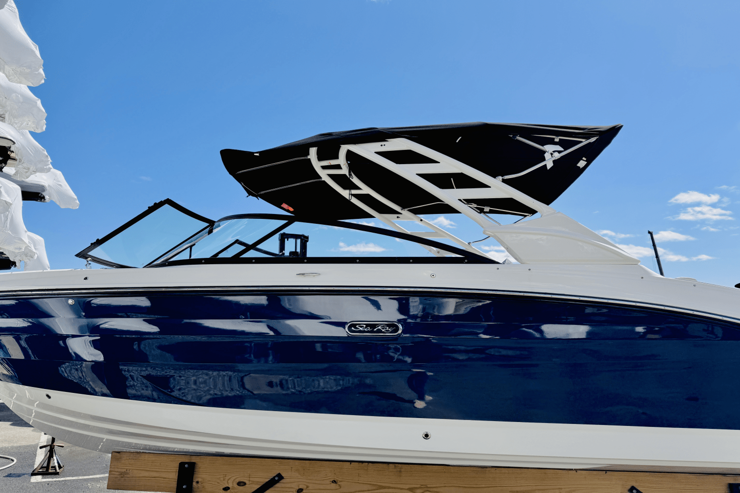 Slide: The Image of Sea Ray SDX 250 Outboard 2025 - 1