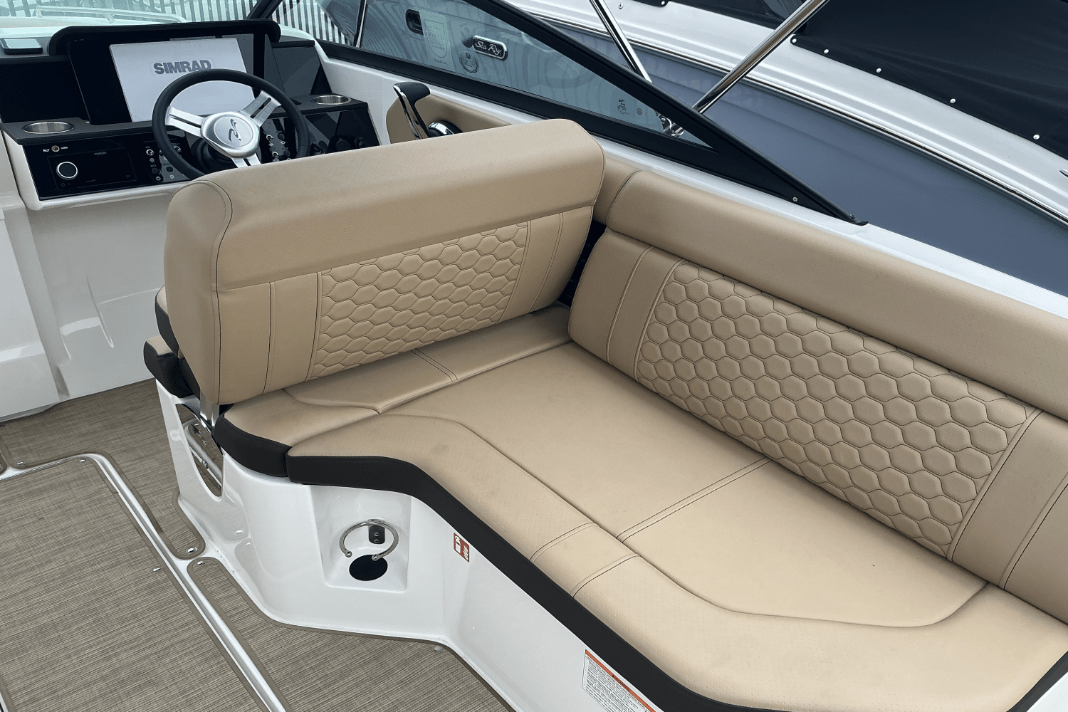 Slide: The Image of Sea Ray SDX 250 Outboard 2025 - 10