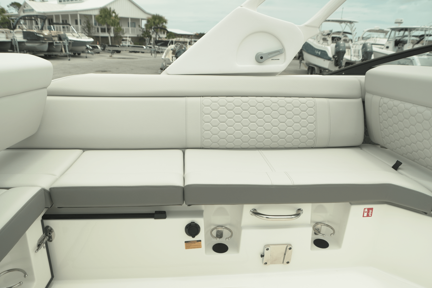 Slide: The Image of Sea Ray SDX 250 Outboard 2025 - 10