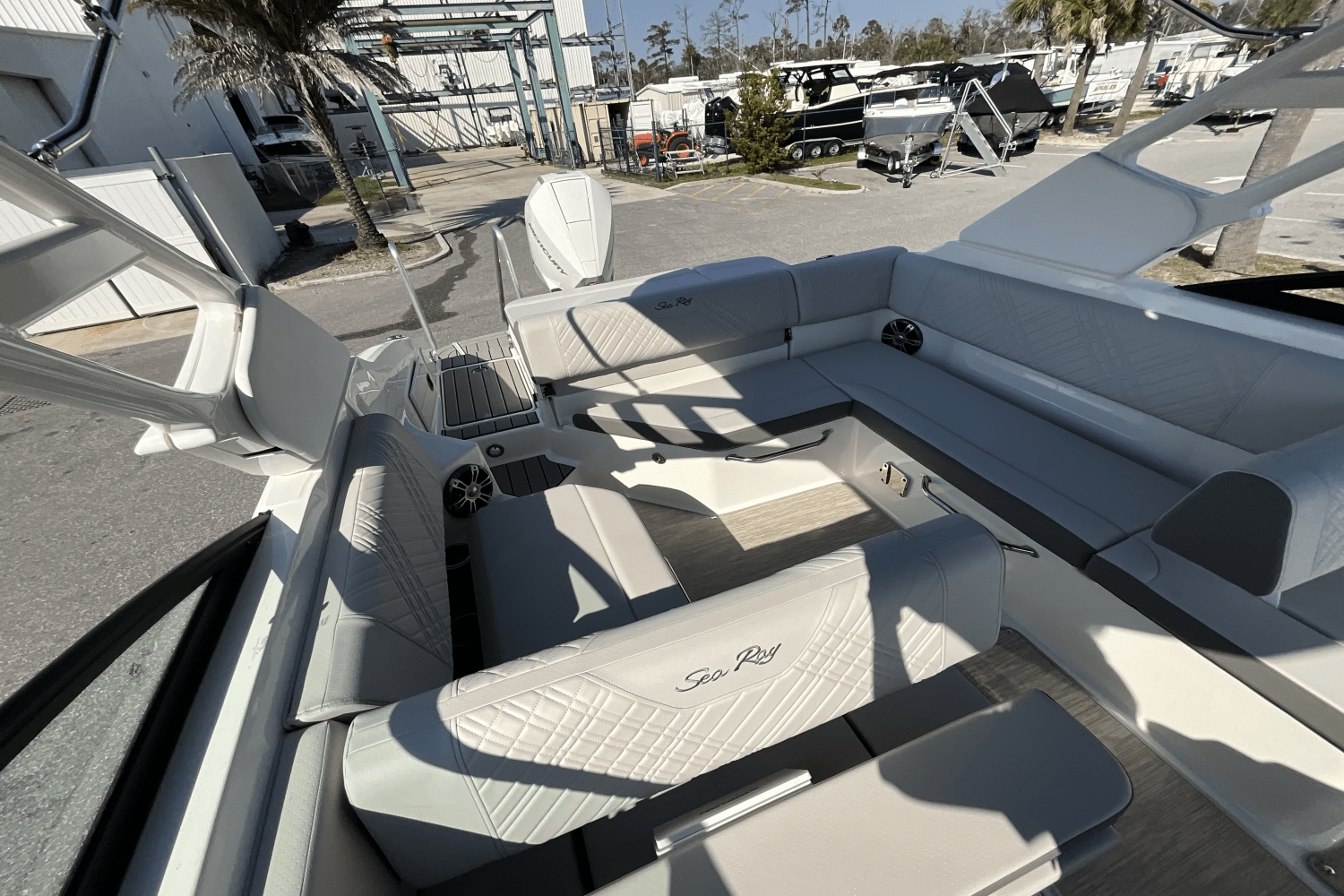 Slide: The Image of Sea Ray SDX 250 Outboard 2025 - 10