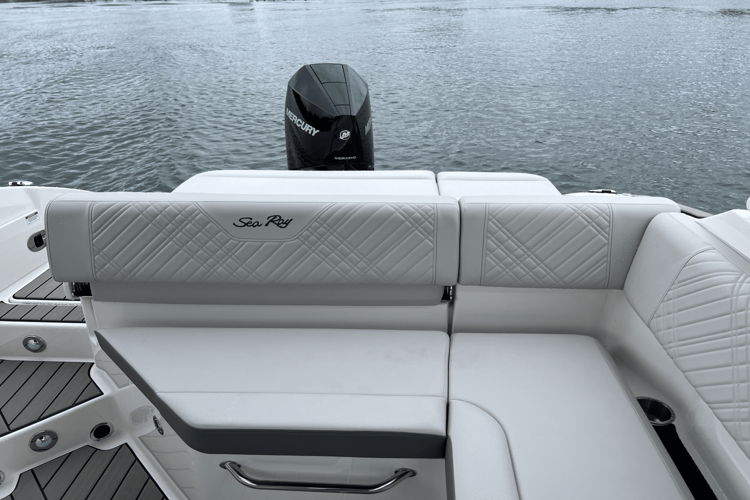 Slide: The Image of Sea Ray SDX 250 Outboard 2025 - 10