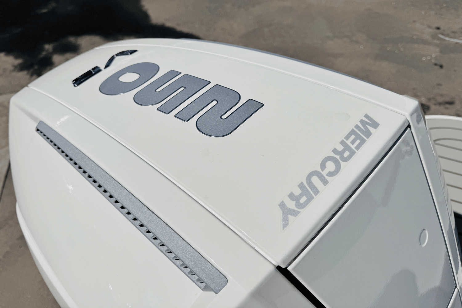 Slide: The Image of Sea Ray SDX 250 Outboard 2025 - 10