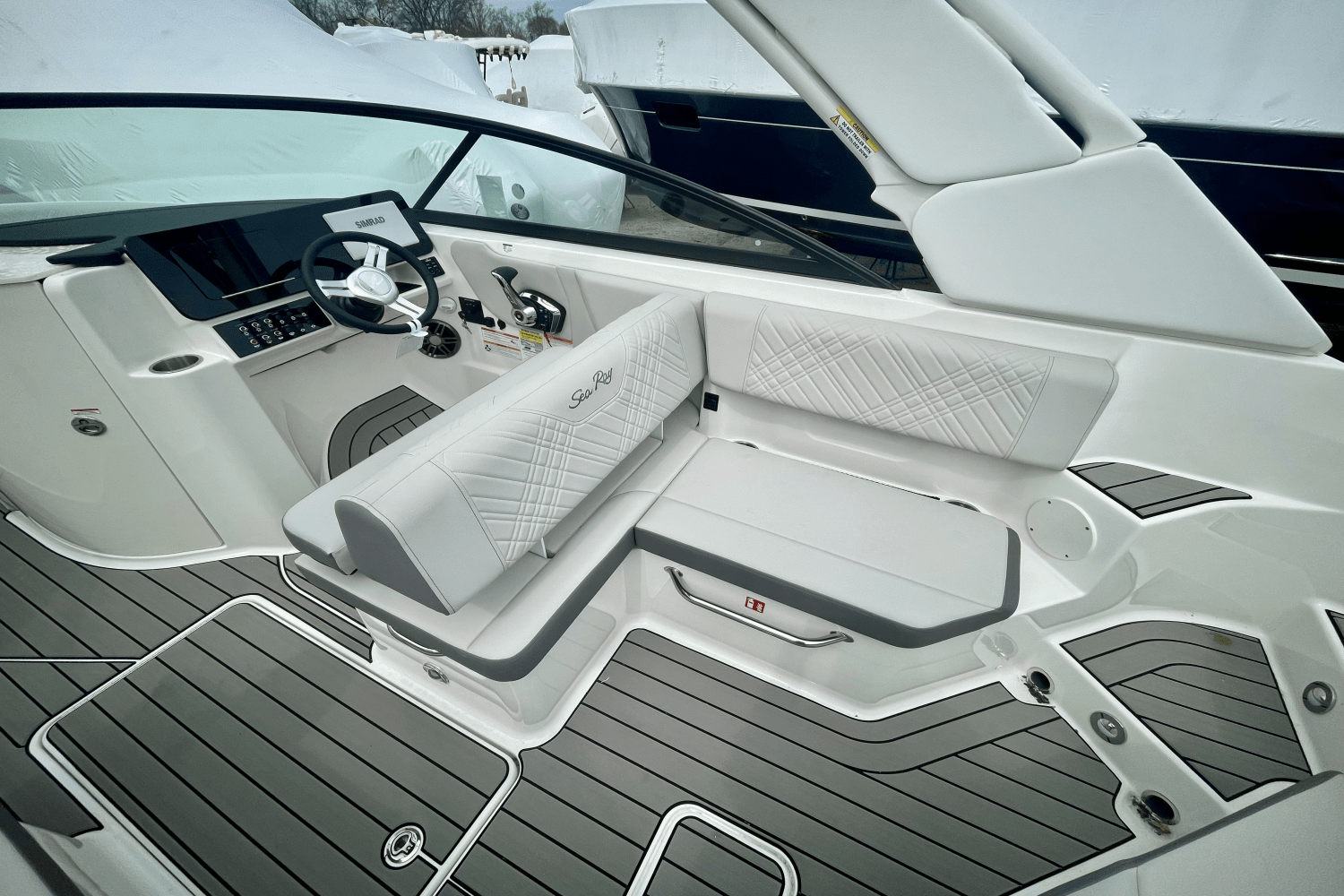 Slide: The Image of Sea Ray SDX 250 Outboard 2025 - 10