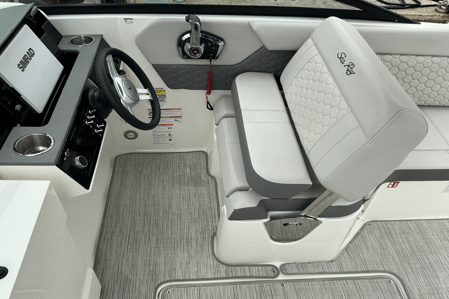 Slide: The Image of Sea Ray SDX 250 Outboard 2025 - 11