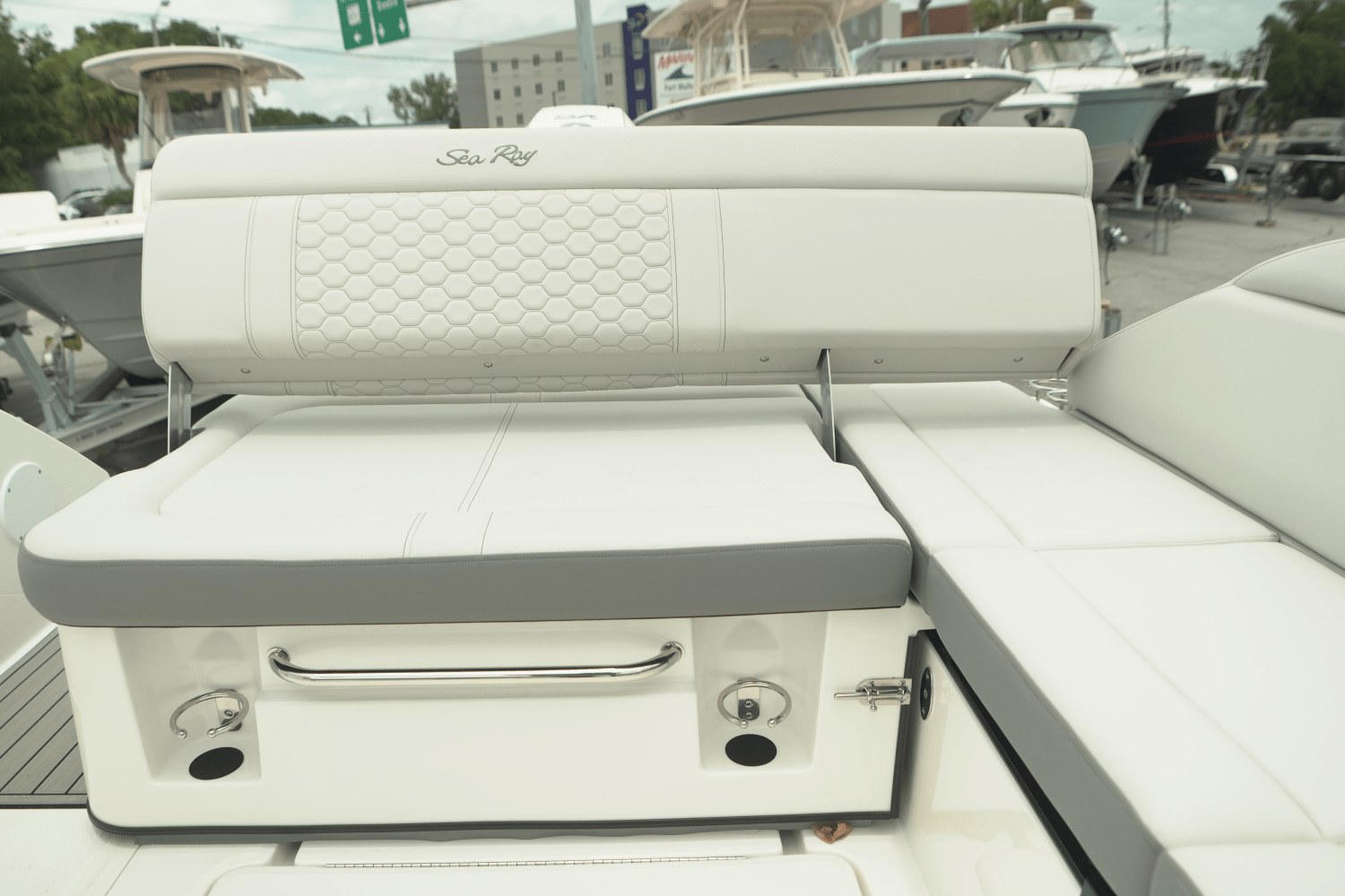 Slide: The Image of Sea Ray SDX 250 Outboard 2025 - 11