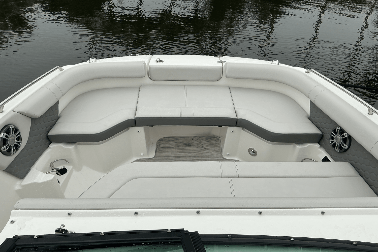 Slide: The Image of Sea Ray SDX 250 Outboard 2025 - 12