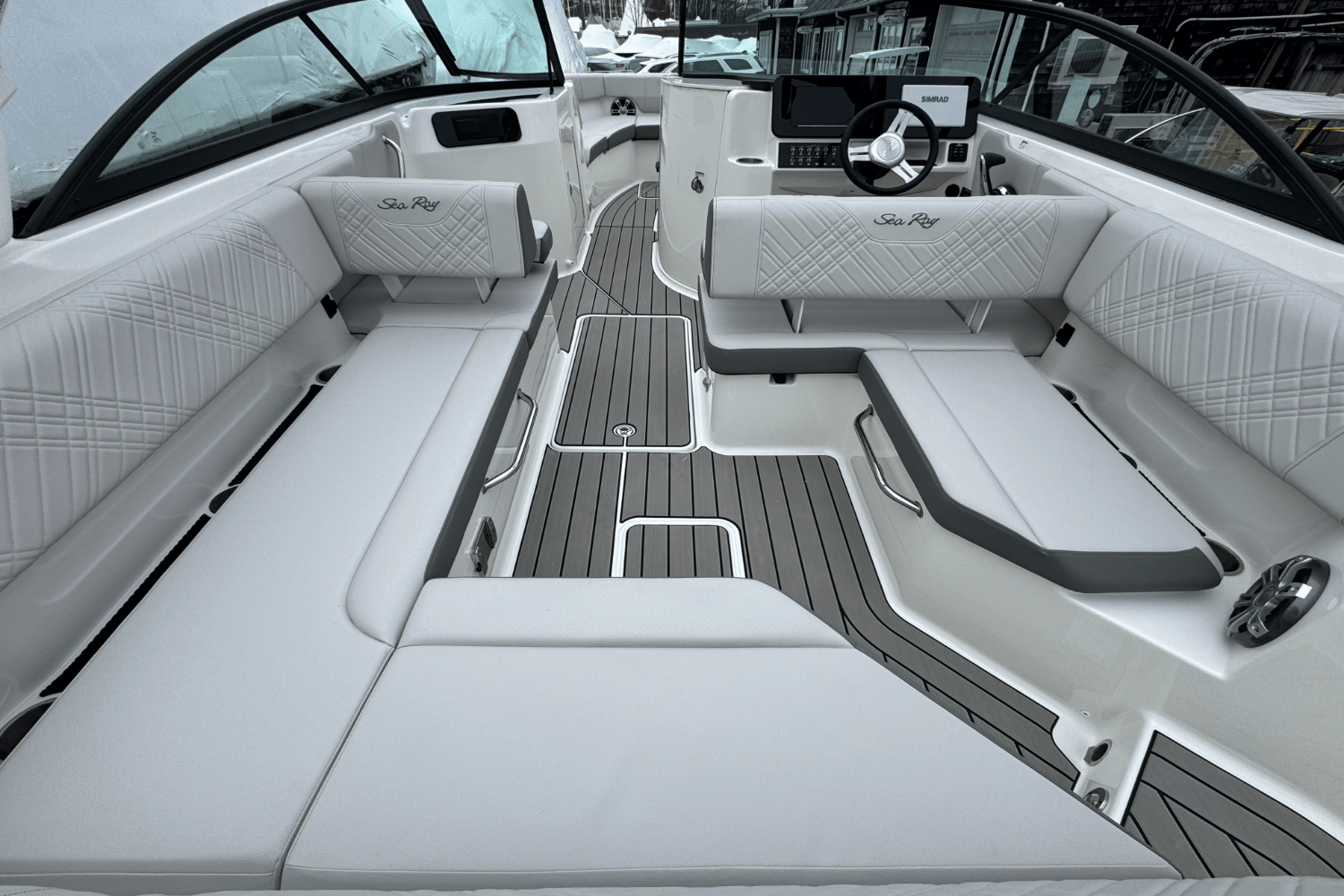 Slide: The Image of Sea Ray SDX 250 Outboard 2025 - 12