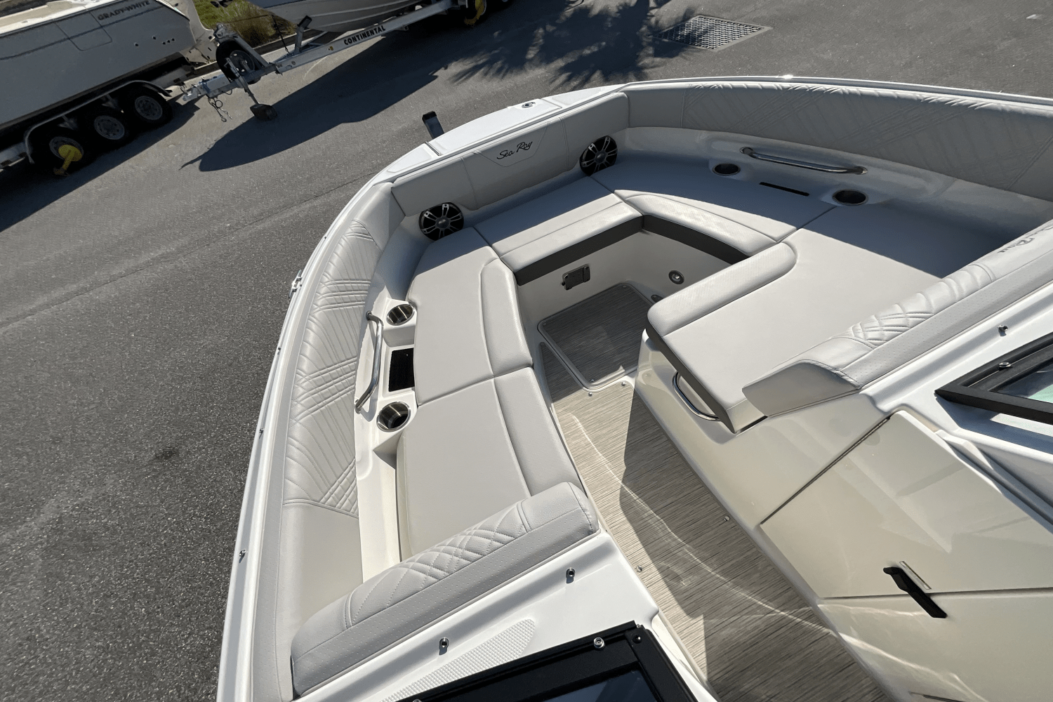 Slide: The Image of Sea Ray SDX 250 Outboard 2025 - 12