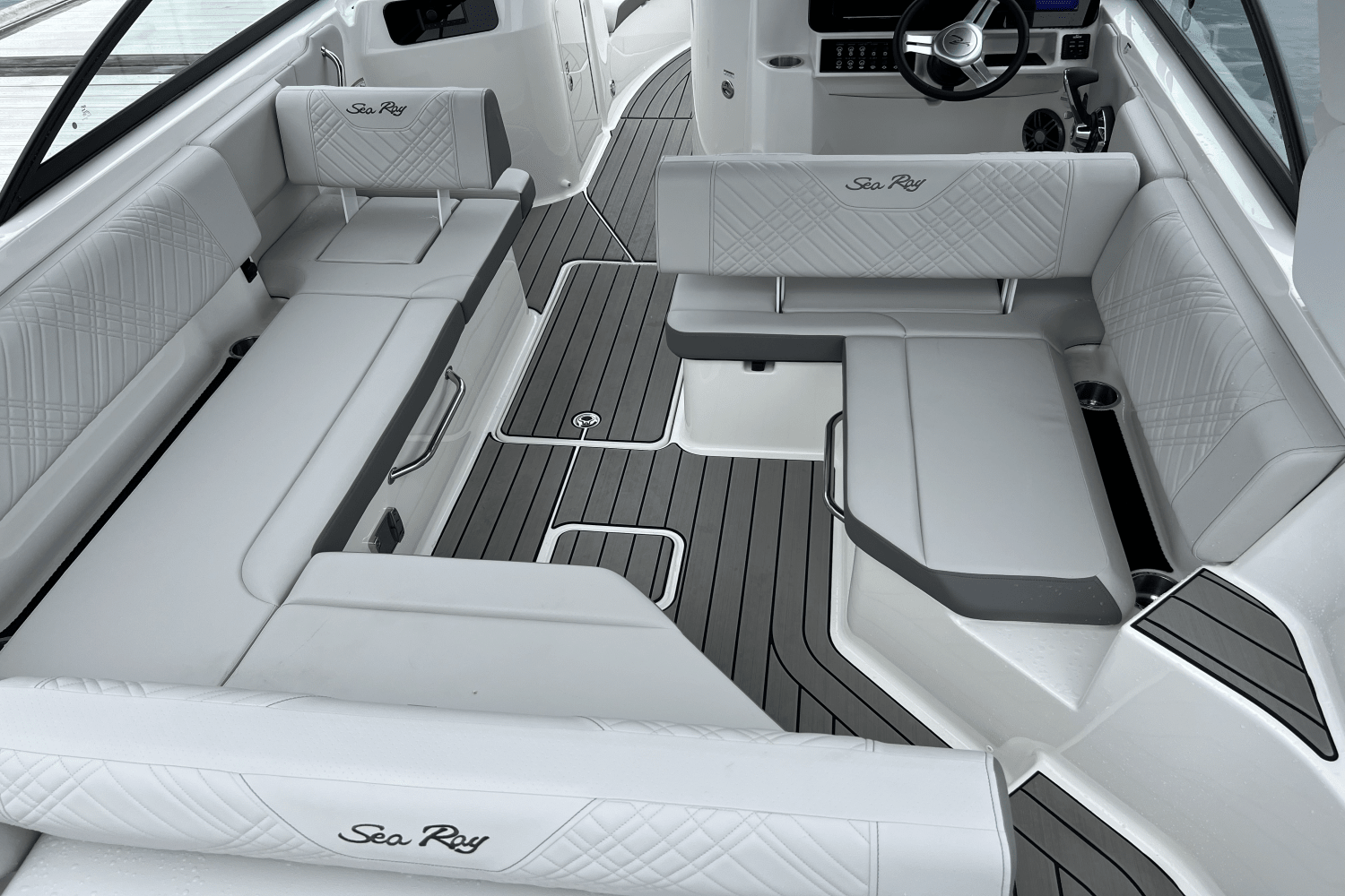 Slide: The Image of Sea Ray SDX 250 Outboard 2025 - 12