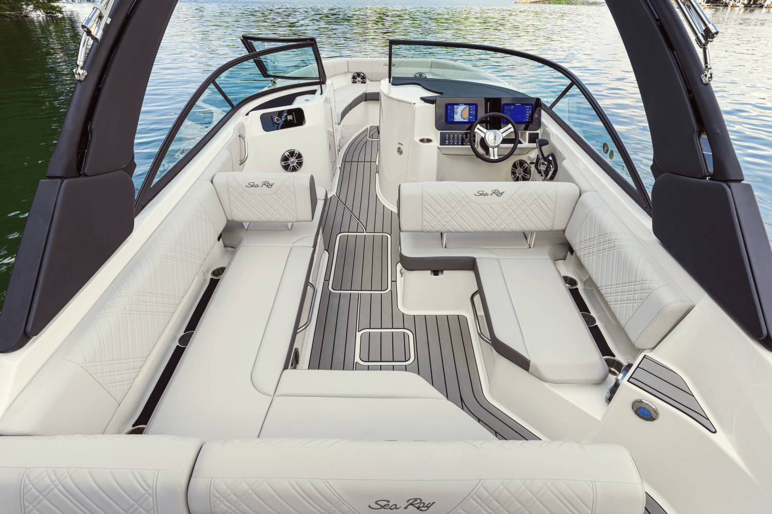 Slide: The Image of Sea Ray SDX 250 Outboard 2025 - 12
