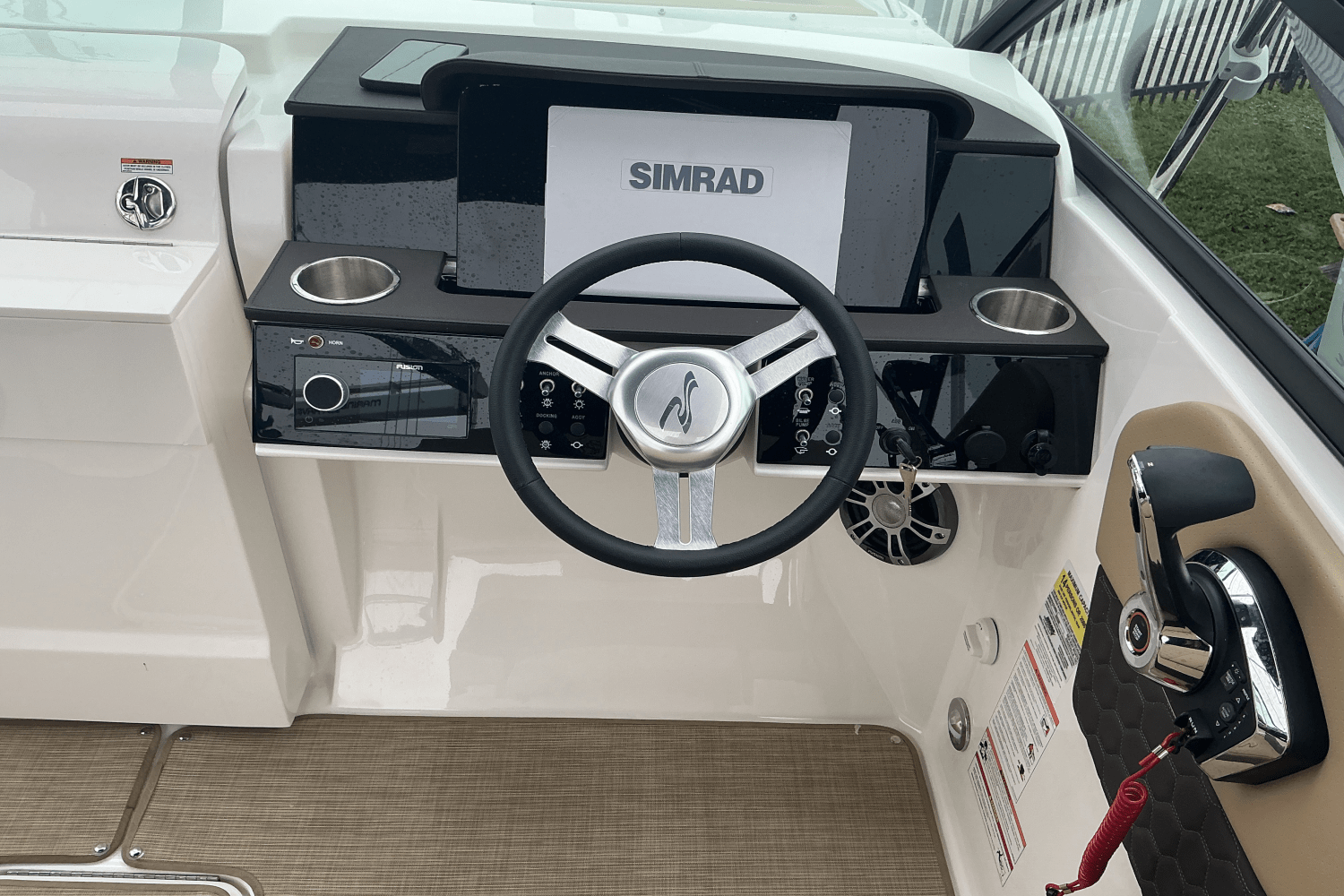 Slide: The Image of Sea Ray SDX 250 Outboard 2025 - 12