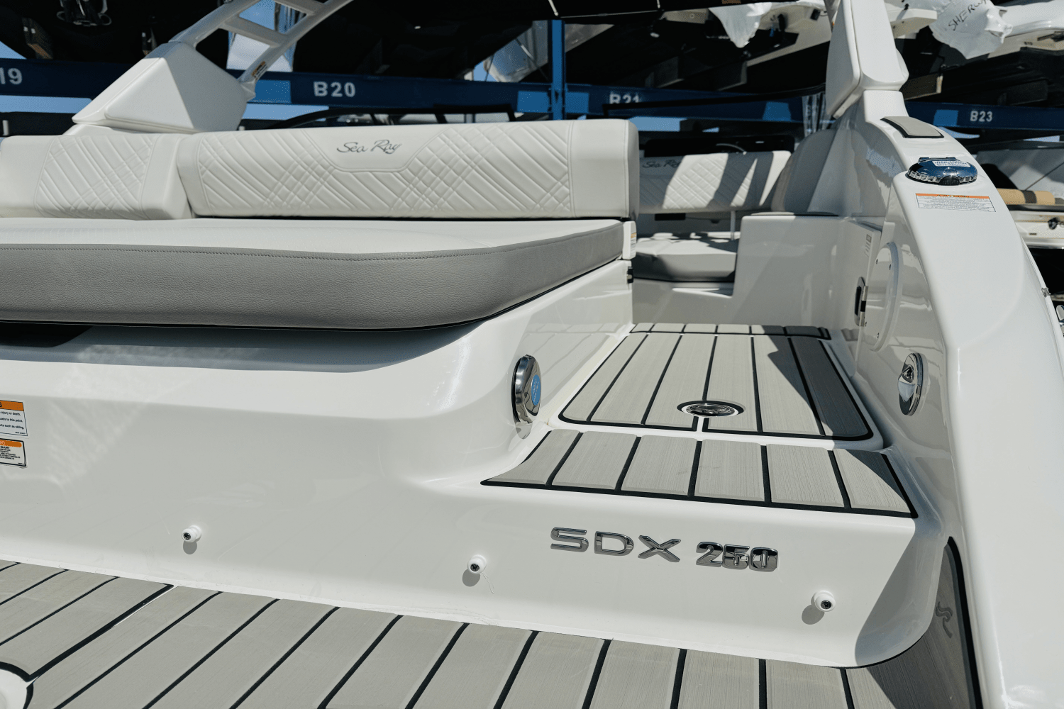 Slide: The Image of Sea Ray SDX 250 Outboard 2025 - 12