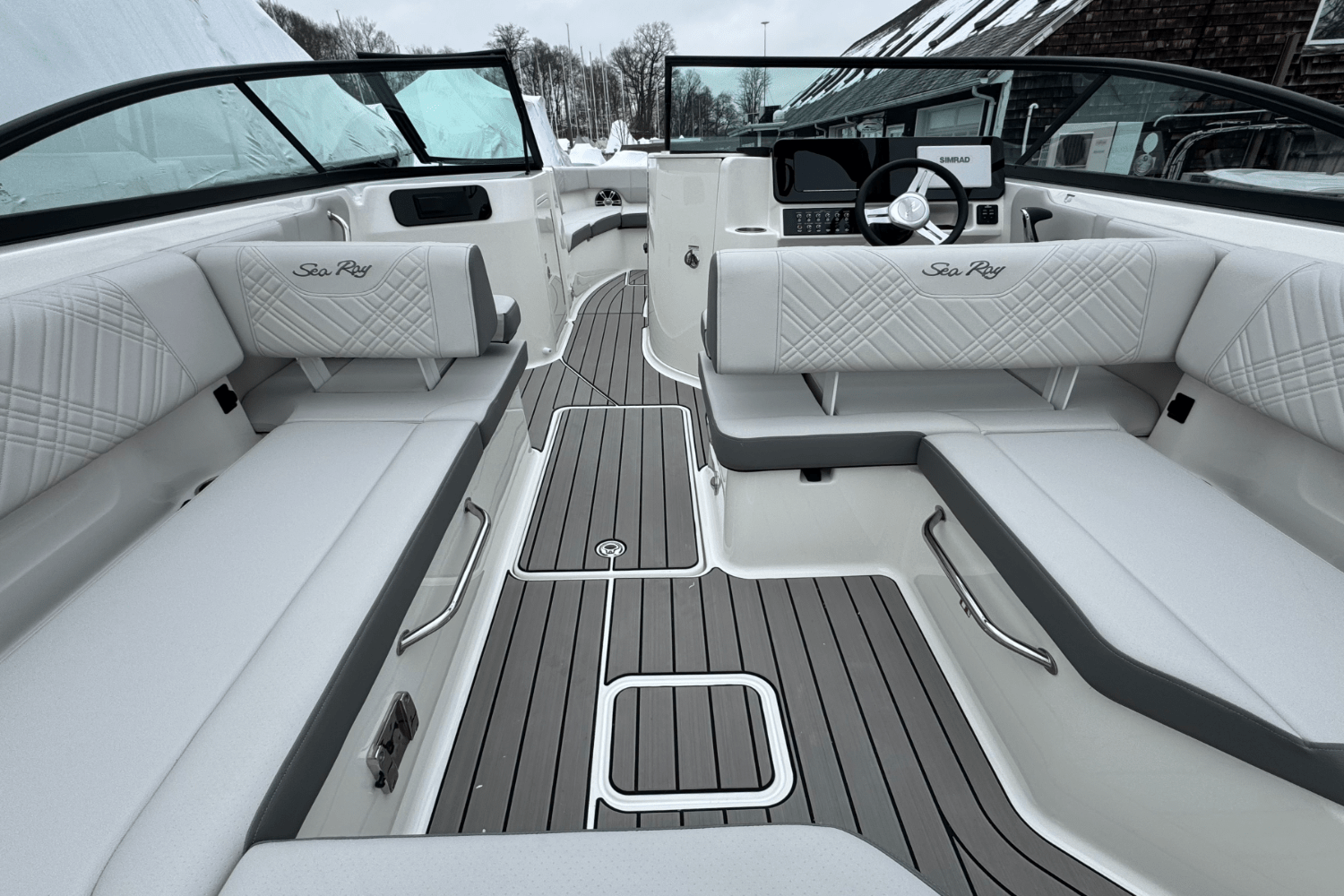 Slide: The Image of Sea Ray SDX 250 Outboard 2025 - 13
