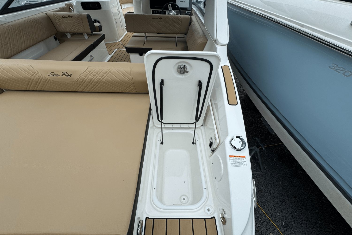 Slide: The Image of Sea Ray SDX 250 Outboard 2025 - 13