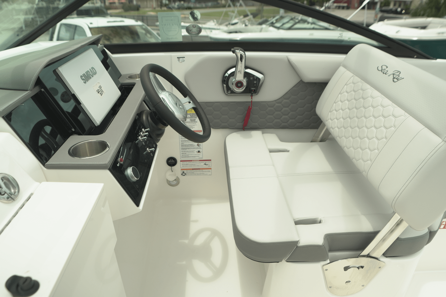 Slide: The Image of Sea Ray SDX 250 Outboard 2025 - 13