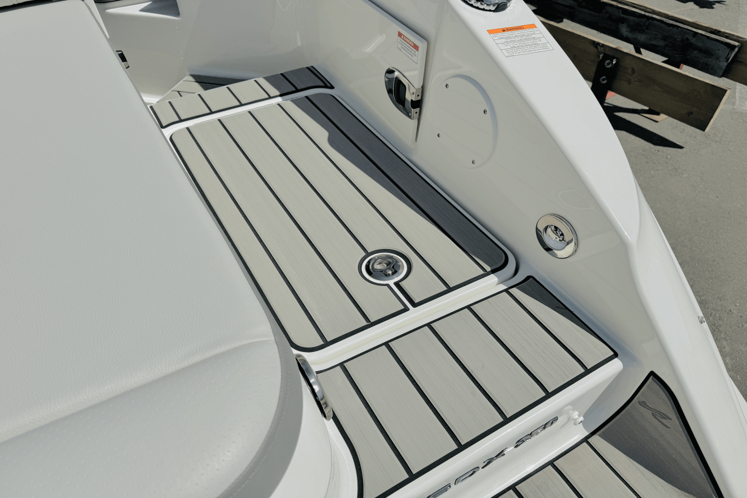 Slide: The Image of Sea Ray SDX 250 Outboard 2025 - 13