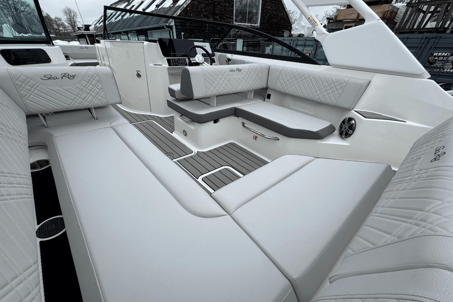 Slide: The Image of Sea Ray SDX 250 Outboard 2025 - 14
