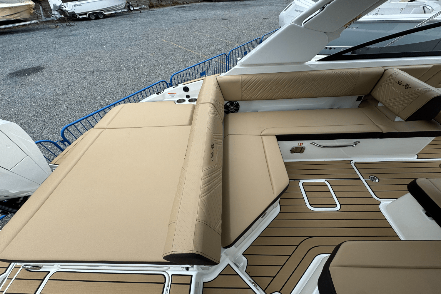 Slide: The Image of Sea Ray SDX 250 Outboard 2025 - 14
