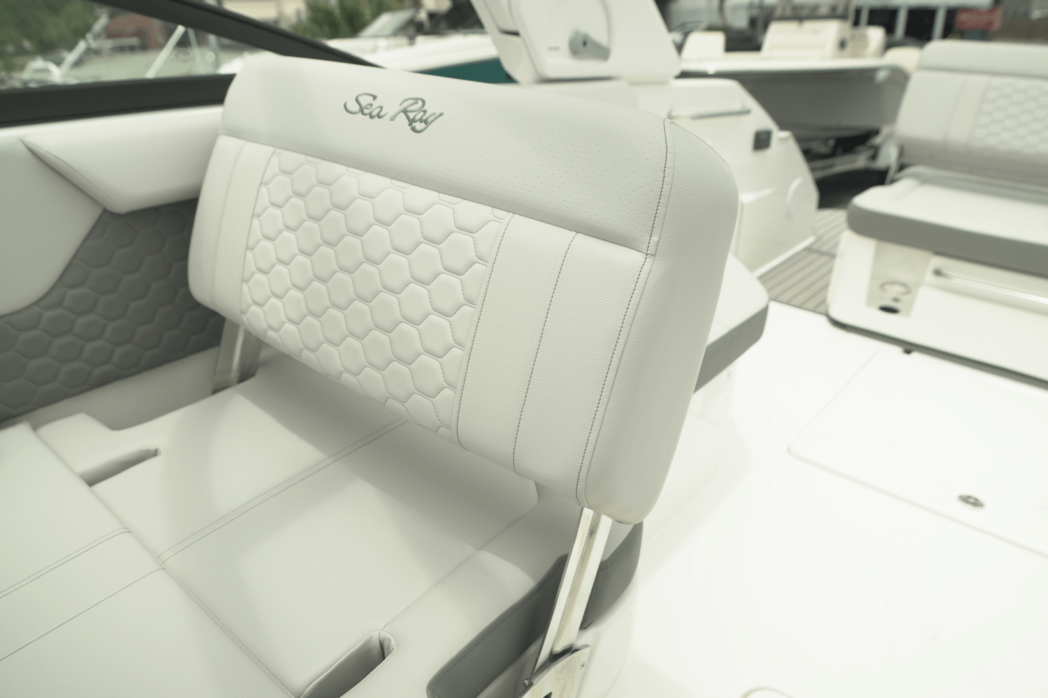Slide: The Image of Sea Ray SDX 250 Outboard 2025 - 14