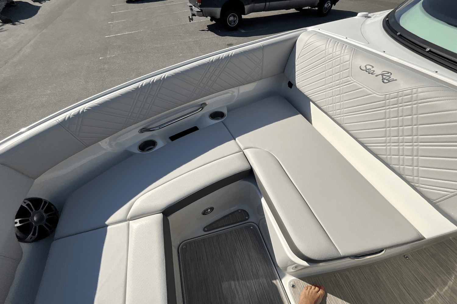 Slide: The Image of Sea Ray SDX 250 Outboard 2025 - 14