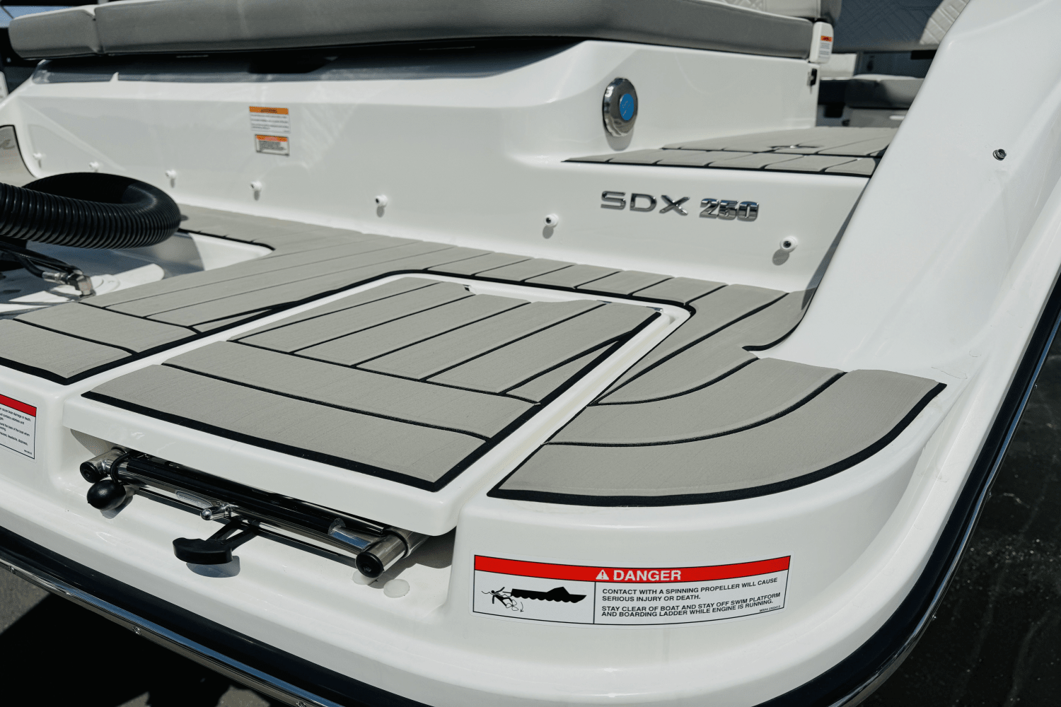 Slide: The Image of Sea Ray SDX 250 Outboard 2025 - 14