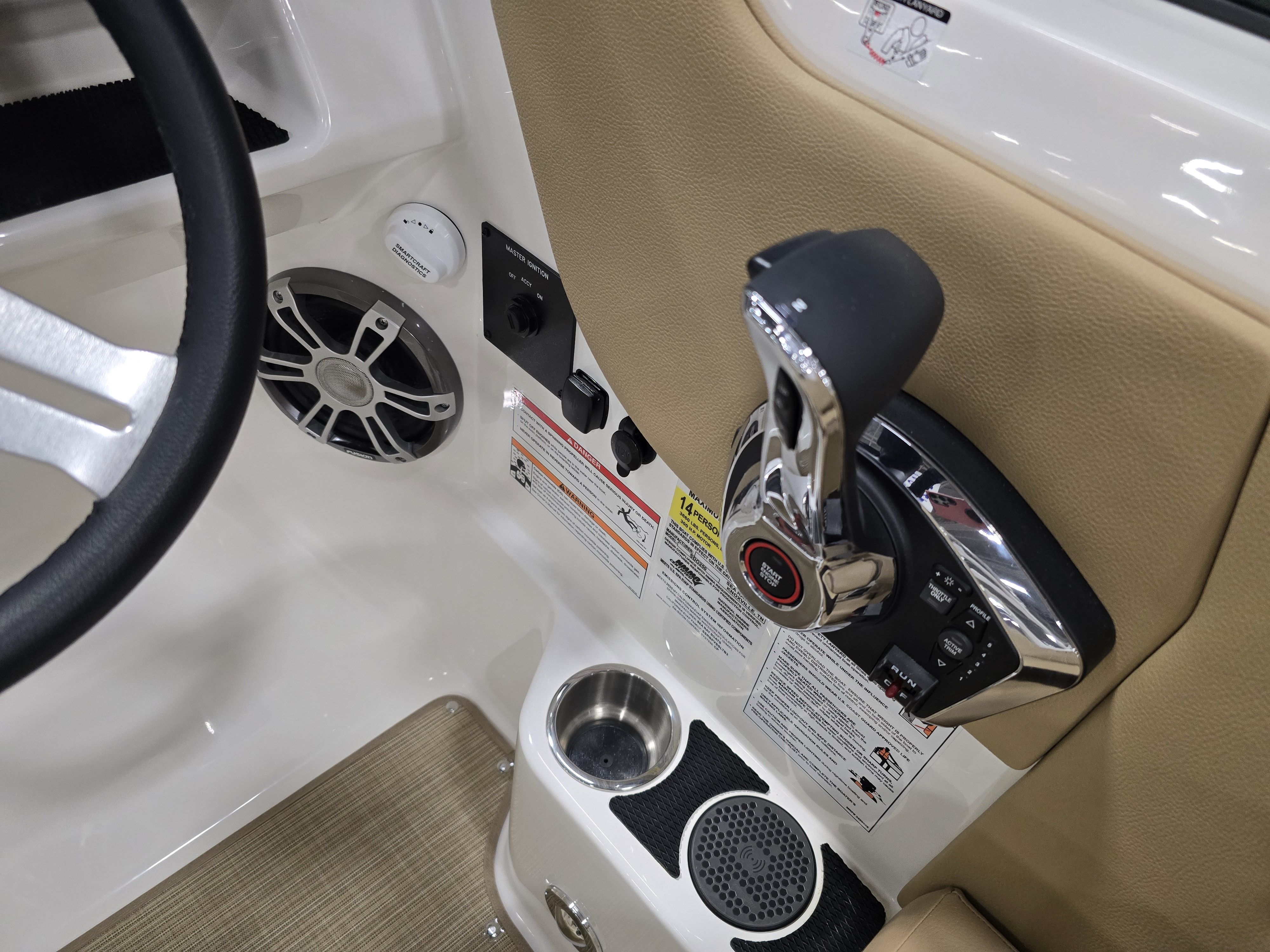 Slide: The Image of Sea Ray SDX 250 Outboard 2025 - 15