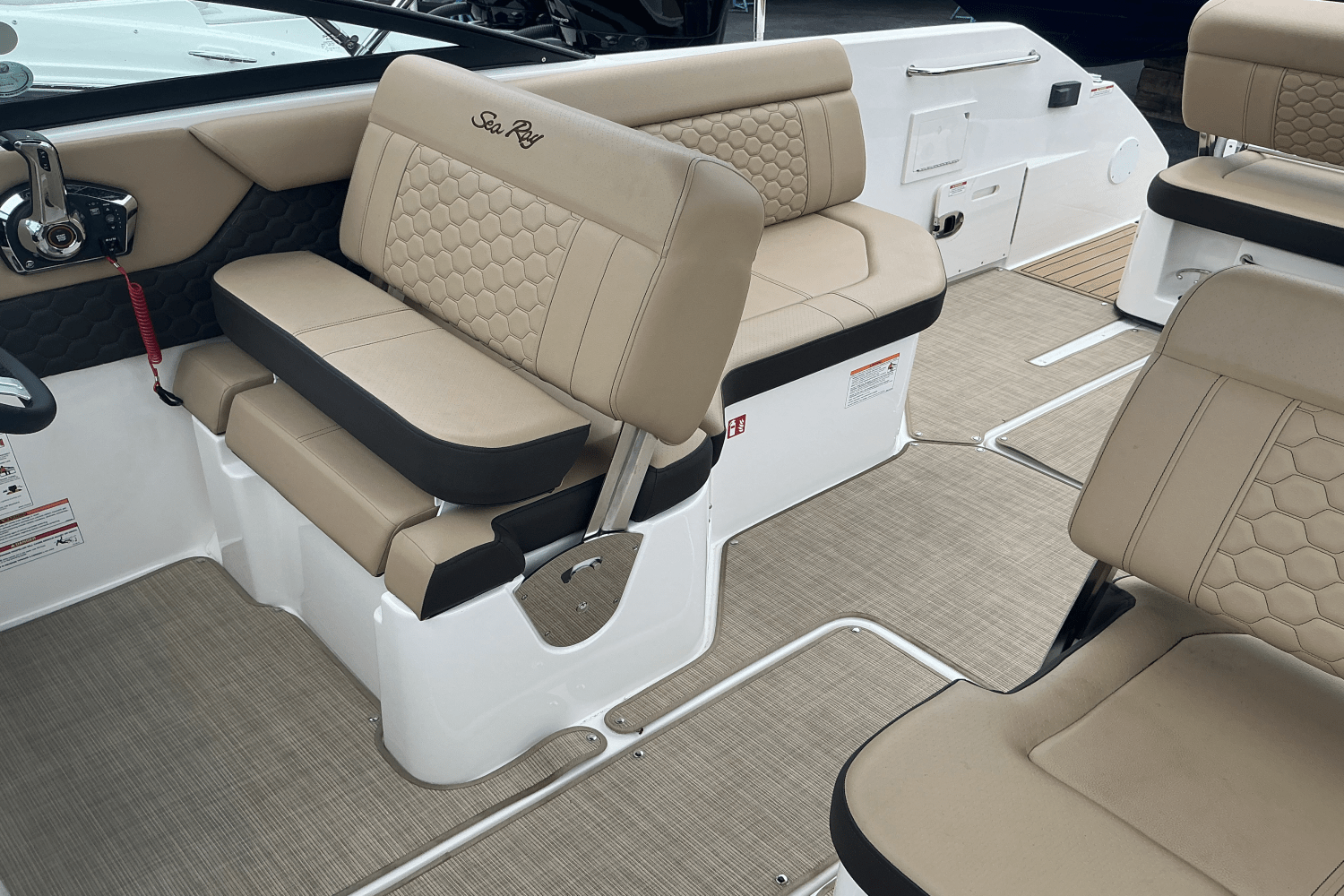 Slide: The Image of Sea Ray SDX 250 Outboard 2025 - 15