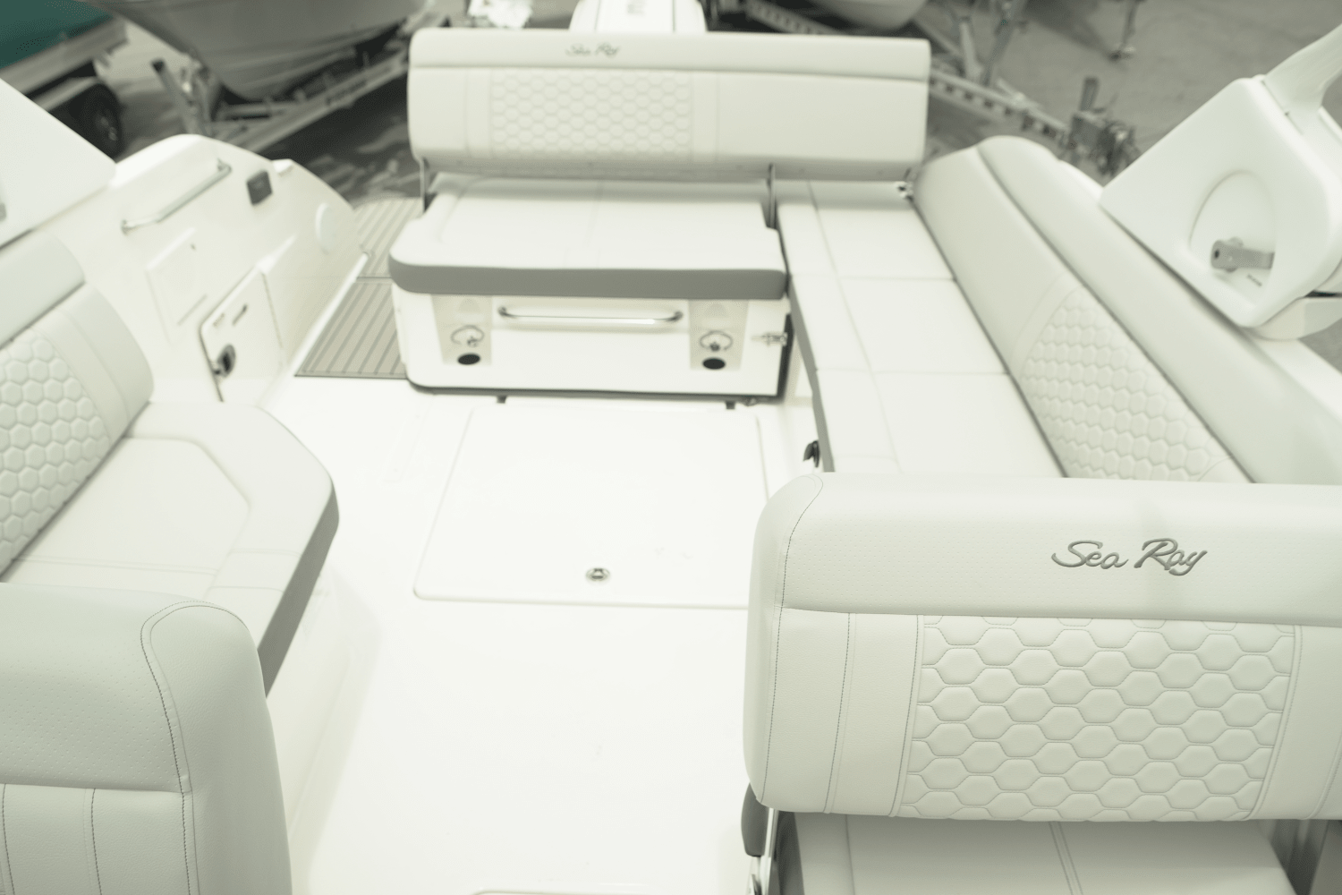 Slide: The Image of Sea Ray SDX 250 Outboard 2025 - 15