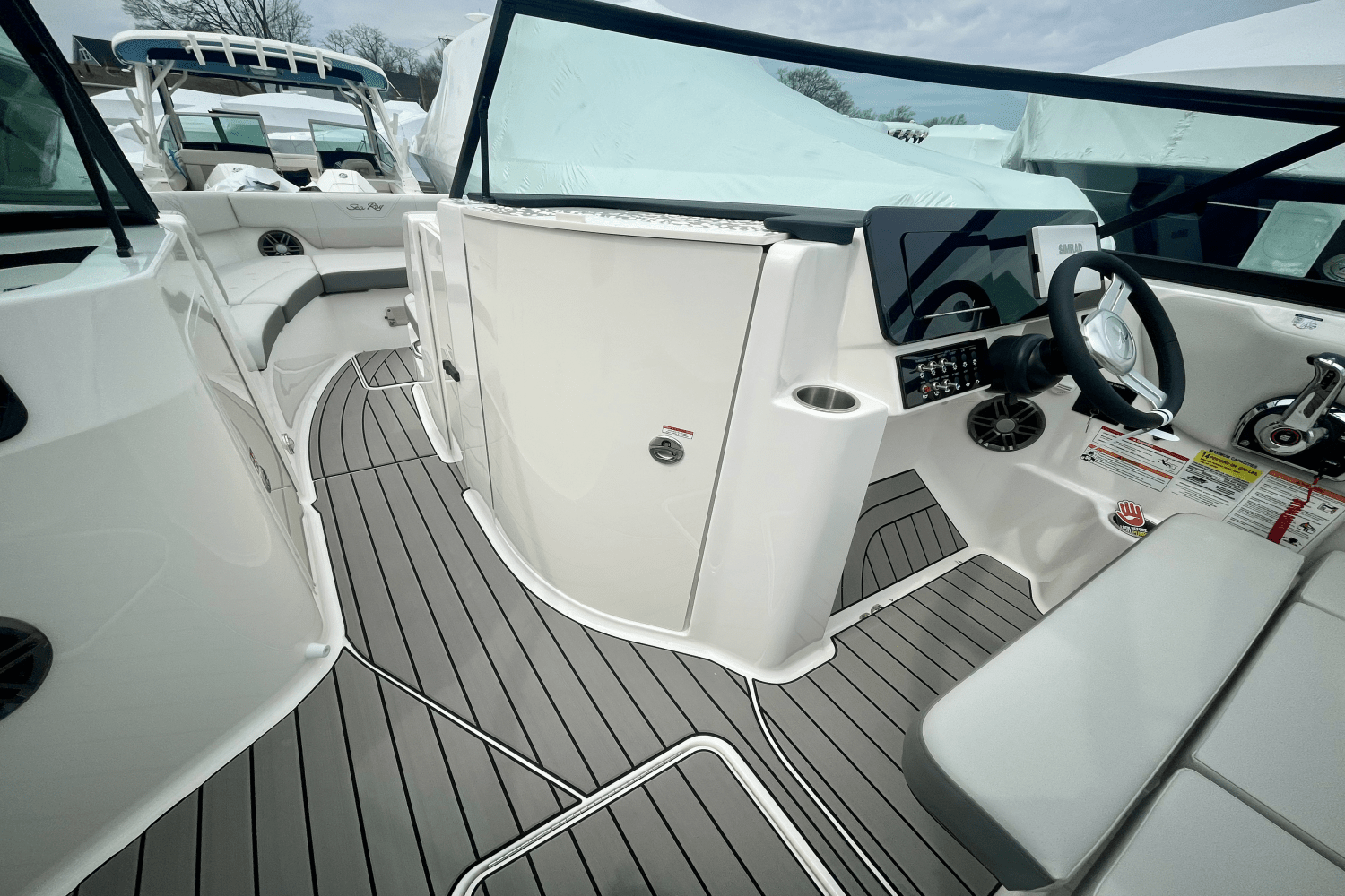 Slide: The Image of Sea Ray SDX 250 Outboard 2025 - 15
