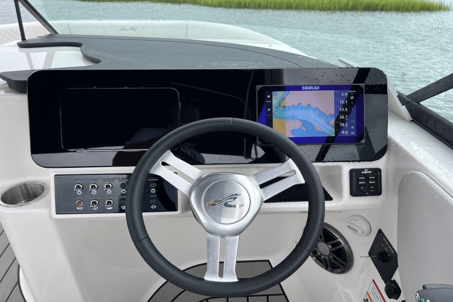 Slide: The Image of Sea Ray SDX 250 Outboard 2025 - 15