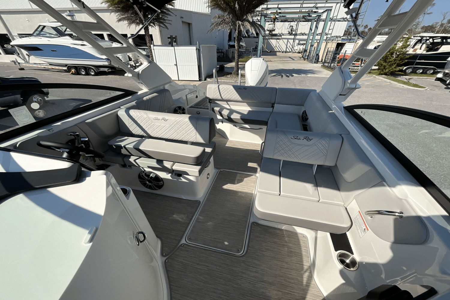 Slide: The Image of Sea Ray SDX 250 Outboard 2025 - 16